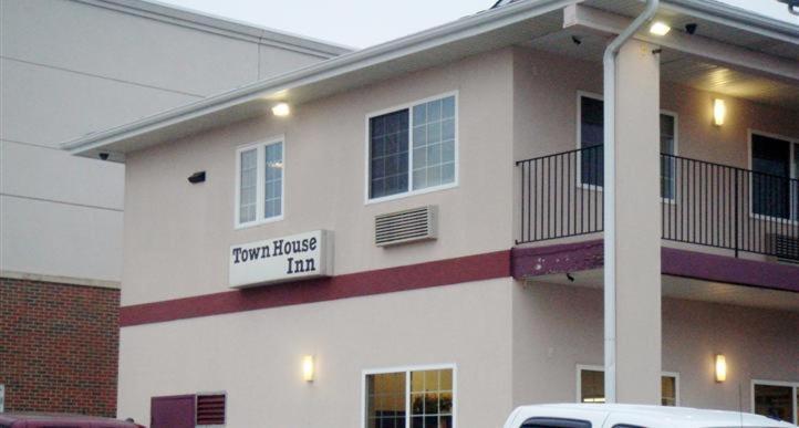 Townhouse Inn & Suites Омаха Экстерьер фото