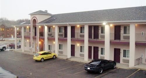 Townhouse Inn & Suites Омаха Экстерьер фото